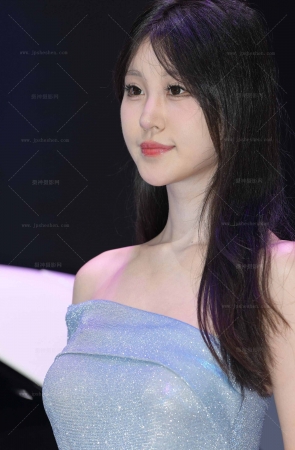 241220-29=116√名爵展台-一波美腿美足车模 15P