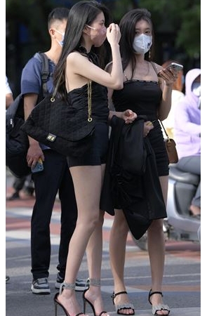 黑色热裤高跟小姐姐(60P)