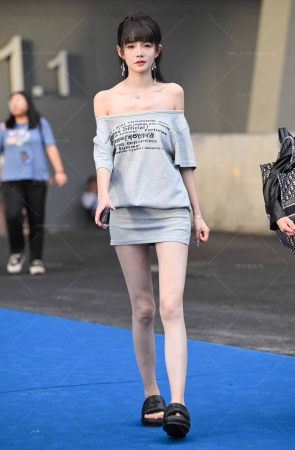 241116-58=62√记性不好，又忘了她芳名 12P