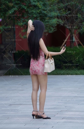 搭讪超短包臀抹胸裙性感美女 [21P]