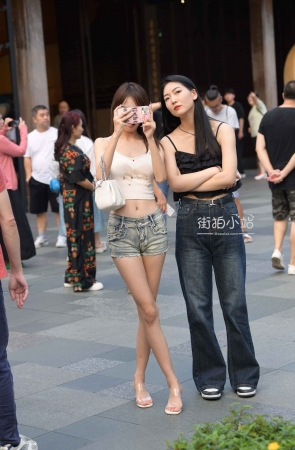 街拍热牛小蛮腰MM