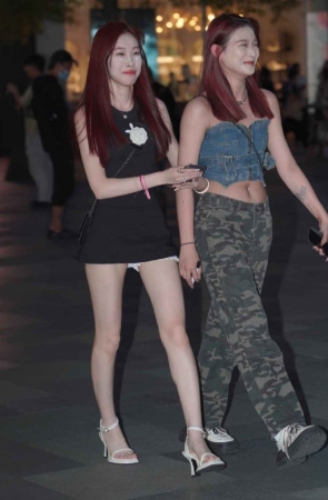 精选街拍作品 NO.1662 美腿闺蜜[212P/337MB]