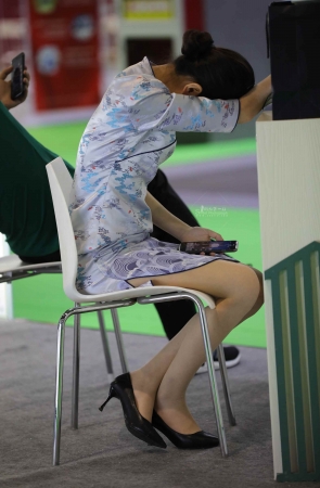 售 楼处肉 丝高 跟客服经理高挑美tui