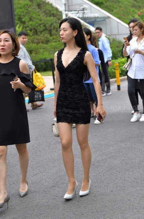 街拍镂空蕾丝裙性感丝袜美女