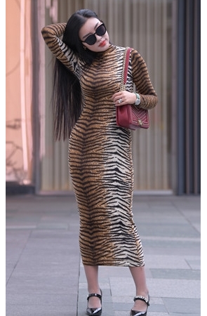 （套图）前凸后翘的美女(251P)[5.41G/JPG]