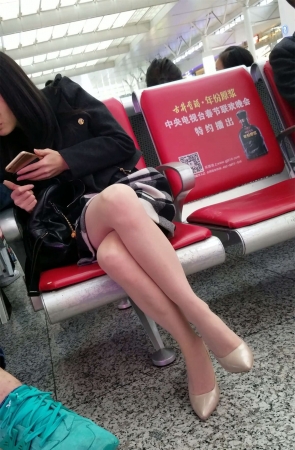 肉色丝袜极品美腿黑白色格子短裙美少妇