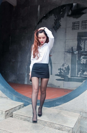 御风街拍&午间休息的黑丝OL网红艾小青【套图+视频】