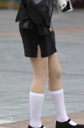诱惑街拍肉丝短裙妹子