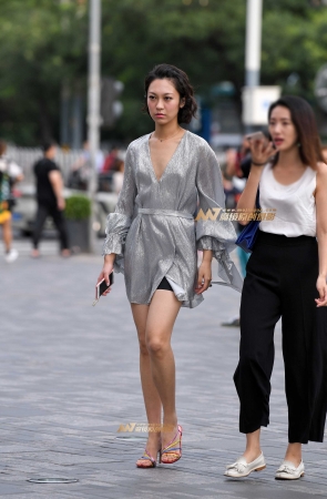 高跟凉鞋长腿美女