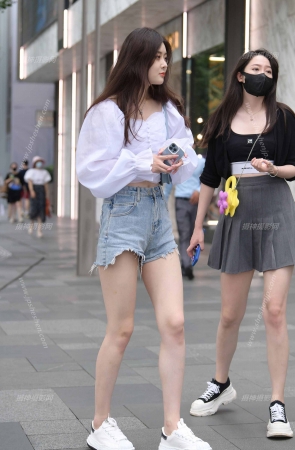 清纯可爱甜美美妞。230922-3-75 14P