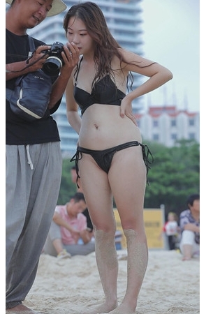 黑色比基尼美女[1.31G/MP4]