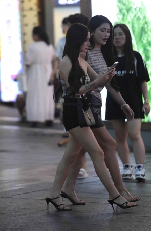 街拍高跟少妇