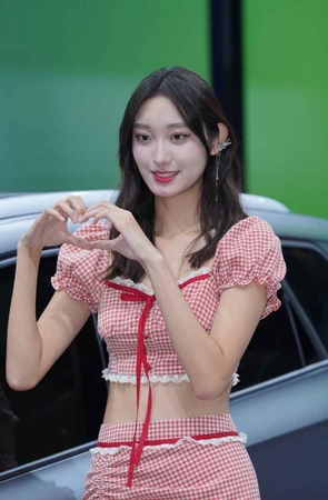 青春甜美车模 [113P1V-1.78GB]