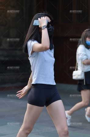 草莓的味道之紧身短裤