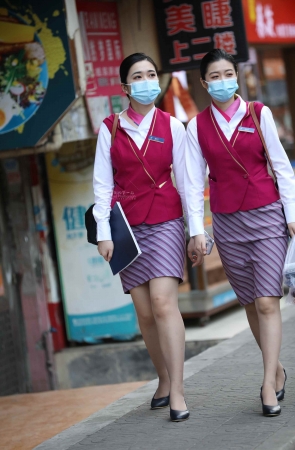 【街拍心灵】空姐街拍肉丝美腿高跟下班了