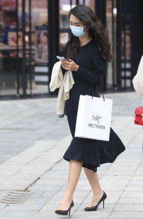 黑裙街拍高跟shaofu