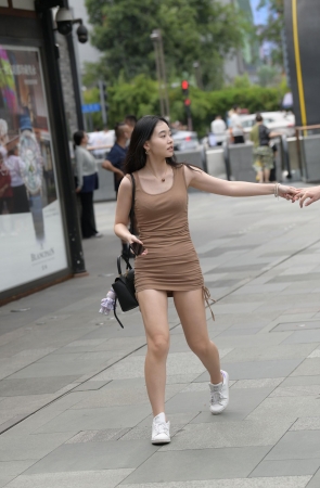 站着S型！躺着山水画