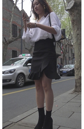 白衣黑靴美女[515M/MP4]