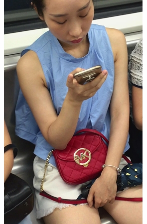 白嫩美腿小姐姐