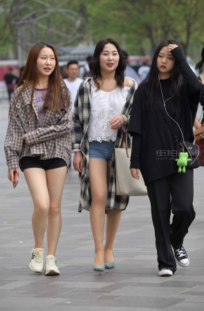 短热牛丝袜美眉