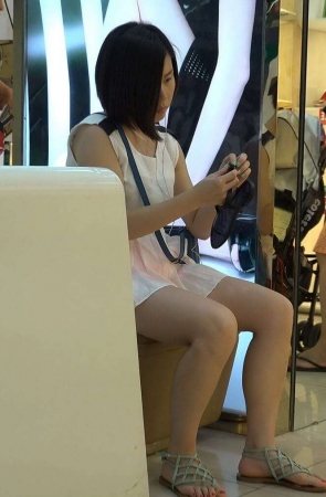 4K – 美足妹子 [538 MB/MP4]