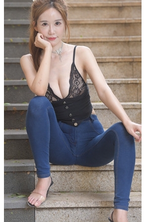 （视频）吊带蓝牛紧身裤美女  [8.19G/MP4]