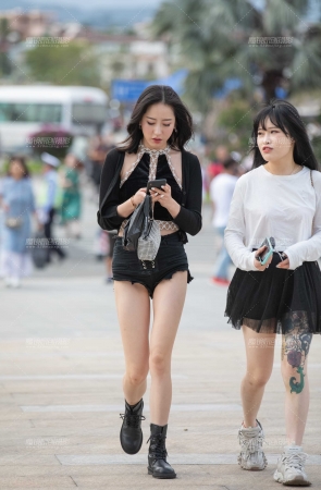 美出天际的长腿女孩