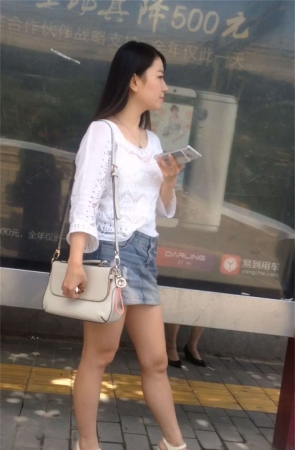 等公交车的MM很漂亮