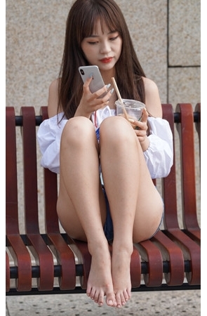 清新可爱的热裤女孩【套图+视频】