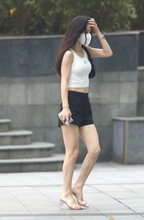 街拍玉足高跟shaofu