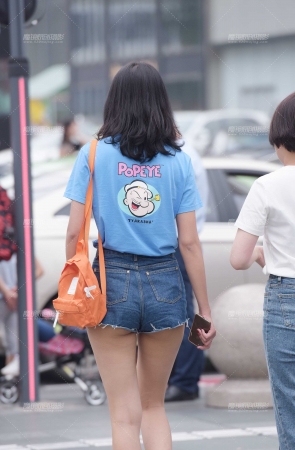 短裤美女