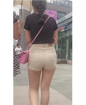 4k-美臀热裤清纯麻花辫美眉 [688 MB]