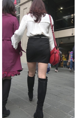 黑色包臀裙小姐姐