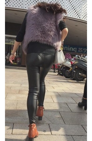 紧身皮裤美女