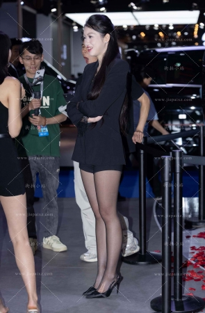 魅力黑丝大长腿，黑丝破了。 [19P]