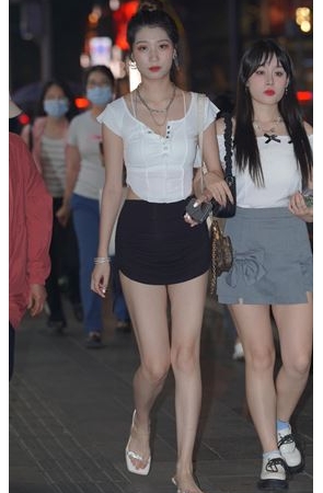 漂亮的长腿美女(151P)