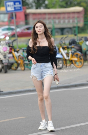 23623-15=67裹胸大白腿 14P