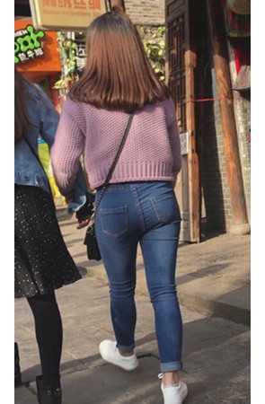 牛仔紧身小妹