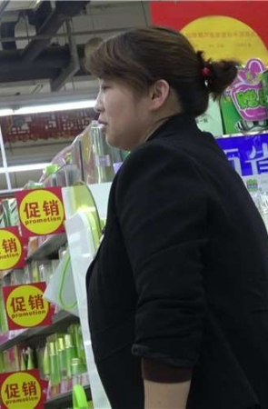 4k-黑裤黑外套裸足街拍高跟