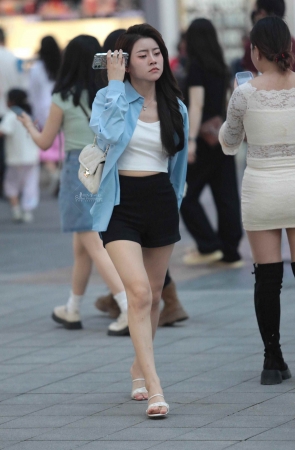 漂亮街拍少妇