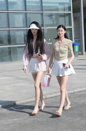 青春靓丽姐妹花 [88P-1.74GB]