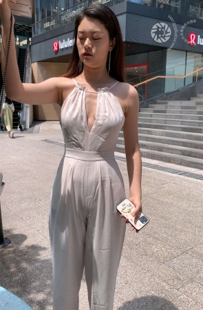 一始街拍作品 性感白裤美女
