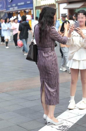 气质街拍高跟少妇