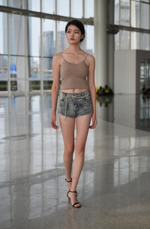 2593-2-136√天然大长腿-冷酷小姐姐