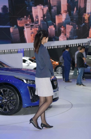 漂亮的车展导购小姐姐