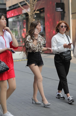 黑色热裤肉丝美腿高跟