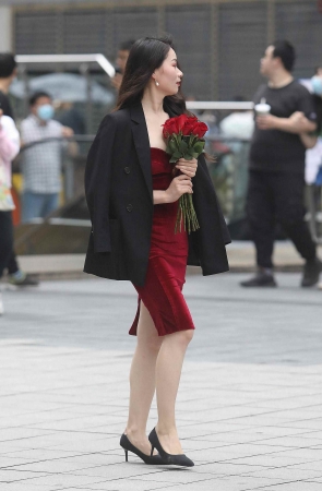 气质红裙街拍高跟shaofu