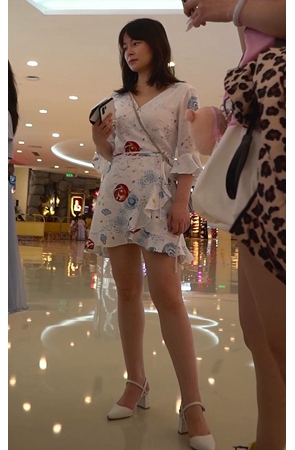 连衣裙美女