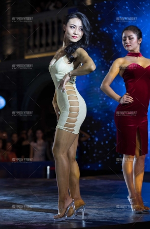 表现欲很强的健身美女