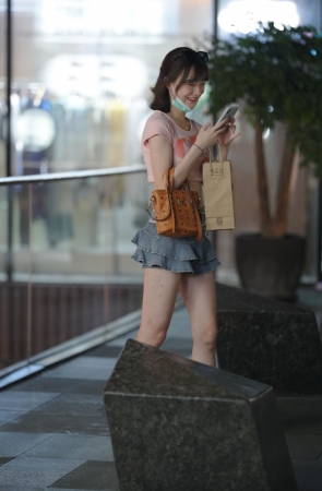 一颦一笑百媚生